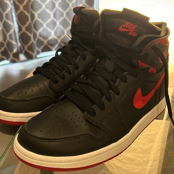 AIR JORDAN 1’S CMFT WOMANS SIZE 10 - Picture 2 of 13